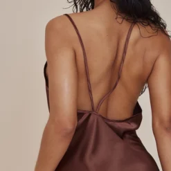 Robe Droite Asymétrique Moulante Satinée Chocolat -Jolie Vêtue Soldes Magasin 4b524b2de21b5bb4847aabdb9b9e35740b22cbb0 cnc4533 4