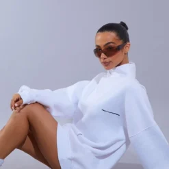 PRETTYLITTLETHING Petite Robe Pull Blanche à Zip Trois-quart -Jolie Vêtue Soldes Magasin 4bdd1c8b21eec6cce303ca9cdb7bd27e737e58ee cnd3217 4