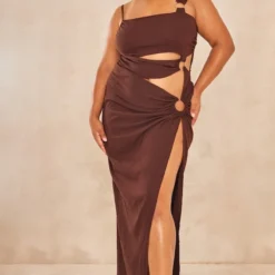 Plus Robe Asymétrique Longue Chocolat à Découpes Et Anneaux