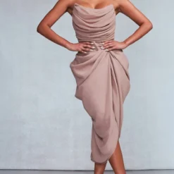 Robe Mi-longue Bustier En Mousseline De Soie Drapée Taupe à Corset