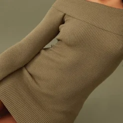 Tall Mini Robe Pull Kaki à épaules Dénudées -Jolie Vêtue Soldes Magasin 4d0878ffeef3e692782f5d42142f12760e9189dc cnc4061 4