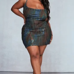 Plus Robe Moulante Plissée Marron à Imprimé Marbré Et Col Bénitier