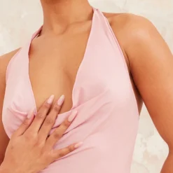 Robe Très Moulante Rose Pâle à Ourlet Légèrement Volanté Et Dos Nu -Jolie Vêtue Soldes Magasin 4da6ca3e96469c2b4be06d169d79ff2ff85e8159 cnd7735 4