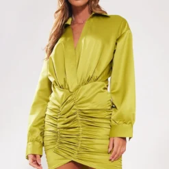 Robe Chemise Vert Olive Satinée à Décolleté Et Jupe Froncée