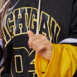 Petite Robe T-shirt Basketball Noire à Manches Longues -Jolie Vêtue Soldes Magasin 4ed719360b68a59cd5cc3fe42ffdd51afc0c7b0a cnd0222 4