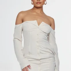 Robe Chemise Tissée Crème à Col Bardot Et Détail Poches