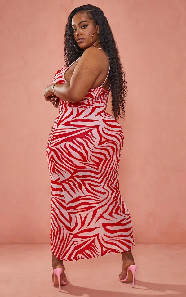 Plus Robe Mi-longue Froncée Dévorée Rose à Col Bénitier 4 Plus Robe Mi-longue Froncée Dévorée Rose à Col Bénitier – Image 2