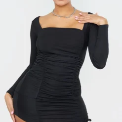 Shape Robe Moulante Froncée Noir Profond à Col Carré