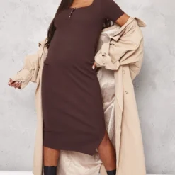 Maternité Robe De Grossesse Mi-longue En Maille Douce Chocolat Boutonnée