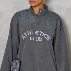 Robe Pull En Polaire Gris Anthracite à Slogan Athletics Et Boutons-pression -Jolie Vêtue Soldes Magasin 5c6535992e5b82fd3e354fb00815578e0cc6bcf1 cnc6643 4