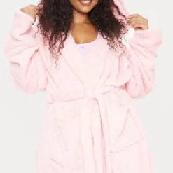 PRETTYLITTLETHING Plus - Robe De Chambre Rose Duveteuse -Jolie Vêtue Soldes Magasin 5e04588c21d1e38e32d5956143d4c2cbaa477963 clw6724 4