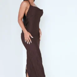 Robe Longue Texturée Marron Chocolat Nouée Au Dos à Col Bénitier Et Derrière Froncé 8 Robe Longue Texturée Marron Chocolat Nouée Au Dos à Col Bénitier Et Derrière Froncé -Jolie Vêtue Soldes Magasin 5e4d7d28c2668854d0e90facfee6c4714bef2056 cnd7623 3