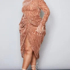 Plus Robe Mi-longue Café Au Lait Imprimé Zèbre Dévoré à Col Haut Et Détail Drapé -Jolie Vêtue Soldes Magasin 5edc102085286e2b3f5b4dfe353f68ca3ff33e21 cnd8603 3