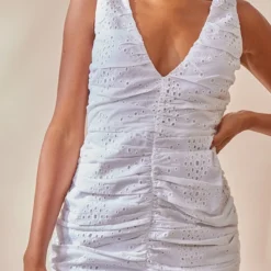 Robe Moulante Froncée Blanche Brodée à Décolleté Et Ourlet Volanté -Jolie Vêtue Soldes Magasin 5f1fa80891a4d765c35053852326adb71ec9ccb0 cnd5481 4