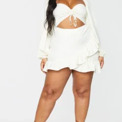 Plus Robe Crème à Manches Bouffantes Et Découpes