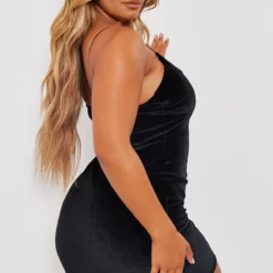 Shape Robe Moulante En Velours Noir à Bretelles Spaghetti -Jolie Vêtue Soldes Magasin 60fe686129a27599155b4a0a10228b26a810791b cnb0938 2
