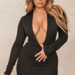 Shape Robe Noire En Crêpe Très Décolletée