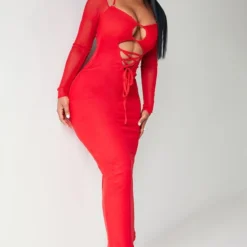 Shape Robe Longue Rouge En Mesh Froncé à Col Bardot Et Manches évasées