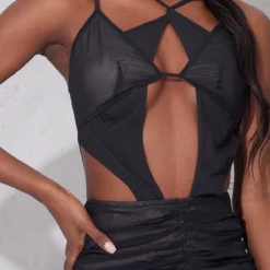 Tall Robe Noire Froncée à Bretelles Et Parties Contrastantes En Mesh -Jolie Vêtue Soldes Magasin 622e347920b10d69fa9e41491151a8213b2869b8 cmv9381 5