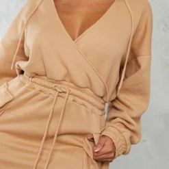 Shape Robe Pull Cache-coeur Camel Style Utilitaire à Décolleté Et Poches -Jolie Vêtue Soldes Magasin 692b687858b6bee109ab9ea36af00119dbe30e09 cnb0929 4