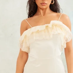 Robe Moulante Crème Satinée à Volants En Organza Et Bretelles 10 Robe Moulante Crème Satinée à Volants En Organza Et Bretelles -Jolie Vêtue Soldes Magasin 69c4638a807bb2b578032ff05b08f0a2d7090dd2 cnd2307 4