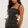 Robe Moulante En Similicuir Noir à Bretelles à Liens Noués Sur Les Côtés 2 Robe Moulante En Similicuir Noir à Bretelles à Liens Noués Sur Les Côtés -Jolie Vêtue Soldes Magasin 6a727ea944f7d28f92670ffab586d9e303212b92 cnd0368 1