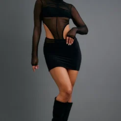 Robe Moulante En Mesh Froncé Noir à Côtés Découpés Et Manches Longues