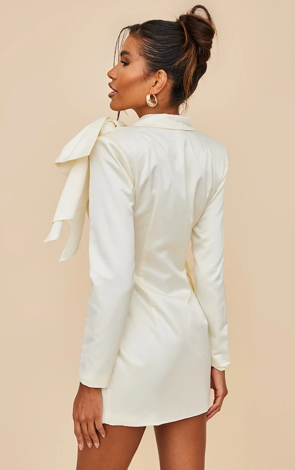 Robe Blazer Satinée Crème à Noeuds Sur L'épaule 4 Robe Blazer Satinée Crème à Noeuds Sur L'épaule – Image 2