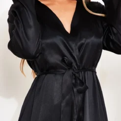 Robe De Chambre Satinée Noire à Bordures En Dentelle 10 Robe De Chambre Satinée Noire à Bordures En Dentelle -Jolie Vêtue Soldes Magasin 707202e11a2d9e888d49ec1383abb97f5238469d cnd5532 4