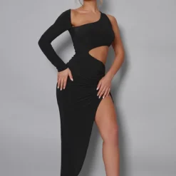 Robe Mi-longue Moulante Noire Froncée Asymétrique à Découpes