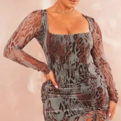 Shape Robe Moulante Imprimé Léopard Gris En Mesh Manches Longues Froncée Sur Le Côté à Ourlet Volanté