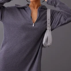 Petite Robe Pull Oversize Côtelée Bleu Marine Foncé à Col Montant Et Demi-zip -Jolie Vêtue Soldes Magasin 72ae53e335a87e44a49e98ff023614c5a2333e37 cnc4743 4