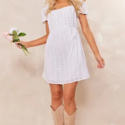 Robe Droite Blanche à Mancherons Et Détail Broderie Anglaise -Jolie Vêtue Soldes Magasin 72e678ff7d71afa0e759f3d4d4877cea27079749 cnd4303 3