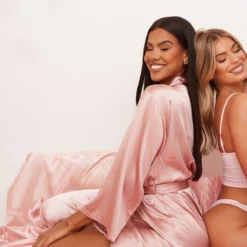 Robe De Chambre Satinée Rose Pâle -Jolie Vêtue Soldes Magasin 742654753c05ca1bf5f3848e05593f0e79434c18 clv3760 4