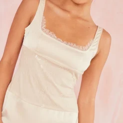 Robe Moulante Satinée Nude à Parties En Dentelle Et Bretelles -Jolie Vêtue Soldes Magasin 743d168be8022a373c0edffcef69e3e17ce9d569 cne1376 4