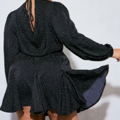 Plus Robe Droite Noire Imprimé Pois à Ourlet Plissé -Jolie Vêtue Soldes Magasin 750f5e350c76fbc4d26061fb95e0448cfc9c1b44 cnd4902 2