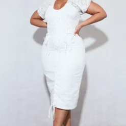 Plus Robe Mi-longue Blanche à Broderie Anglaise Et Lacets