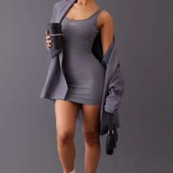 PRETTYLITTLETHING Petite Mini Robe Bleu Acier à Bretelles Et Slogan PLT Sport -Jolie Vêtue Soldes Magasin 76b86f90c43c2d2814eece89ab028c669ad7163b cnc4847 3