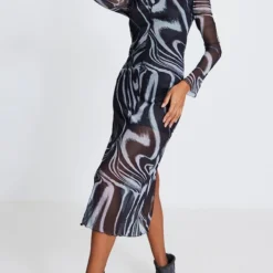 Robe Longue En Mesh Imprimé Noir & Blanc à Col Montant Et Liserés Contrastants 9 Robe Longue En Mesh Imprimé Noir & Blanc à Col Montant Et Liserés Contrastants -Jolie Vêtue Soldes Magasin 77310155f2eb218290a199975812b550a9bb7fac cnc6644 3