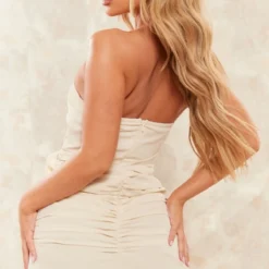 Robe Bustier Moulante Crème à Fleur Et Volants -Jolie Vêtue Soldes Magasin 7b46008ce6ecdded22ea2256fab39a99c9e12644 cnd7559 2