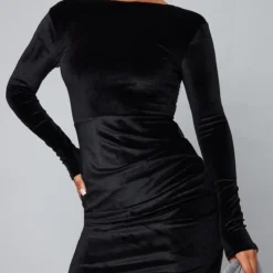 Robe Longue En Velours Noire Drapée Fendue à Dos Rond -Jolie Vêtue Soldes Magasin 7c3c7441e578925ac1b4a42ab0b96b17ff4d0247 cnb4669 4