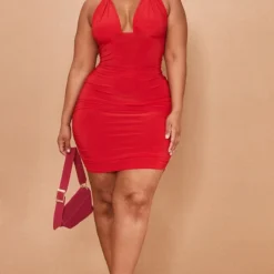 Plus Robe Très Moulante Froncée Rouge à Dos Nu Et Armatures