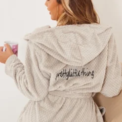 PRETTYLITTLETHING Robe De Chambre Gris Clair Duveteuse à Capuche