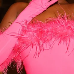 Robe Moulante Rose à Gants Et Bordures En Plumes 10 Robe Moulante Rose à Gants Et Bordures En Plumes -Jolie Vêtue Soldes Magasin 7d40729ee06f417dc96f5516f9709fed28d305ec cna4976 4