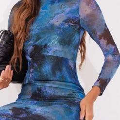 Robe Mi-longue Bleue Fleurie En Mesh à Manches Longues Et Taille Torsadée -Jolie Vêtue Soldes Magasin 7ece40499dadffc858bc315aa1f5cc31a4ffed05 cna9167 4