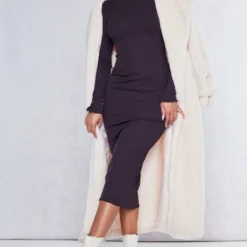 Robe Mi-longue Côtelée Chocolat à Manches Longues Et Ourlet Légèrement Volanté