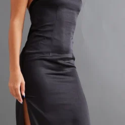 Robe Fendue Longue Satinée Noire à Dos Nu -Jolie Vêtue Soldes Magasin 7fd803f65bece0015121aaabdb292eb8e8fffb10 cnc8360 4