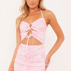 Robe Droite Dos Nu Fleurie Rose à Ourlet Volanté Et Découpes