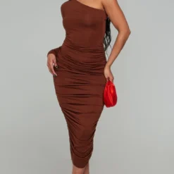 Robe Mi-longue Asymétrique Chocolat Froncée -Jolie Vêtue Soldes Magasin 83b9651f93c2adee88a77ffa5002a79758498c46 cnc3061 3