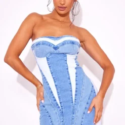 Petite Robe Bustier En Jean Délavé Bleu Clair à Parties Contrastantes